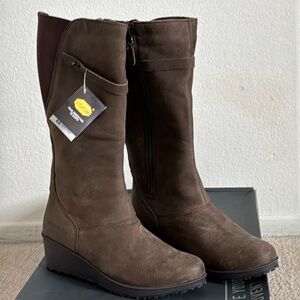 NWT- Eddie Bauer Wedge Boot